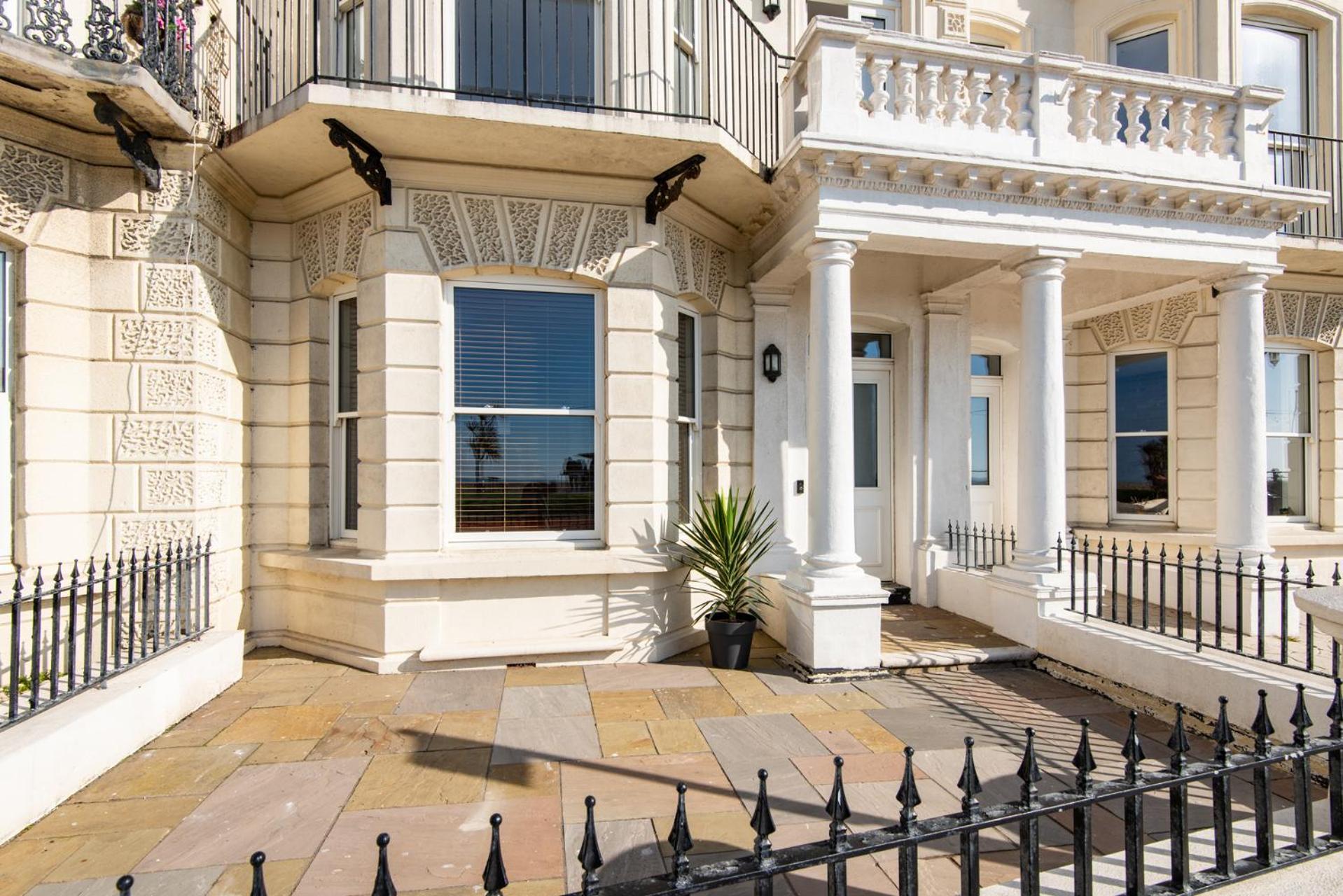 Stunning 2 Bed Apartment Sea Views And Parking Worthing Ngoại thất bức ảnh